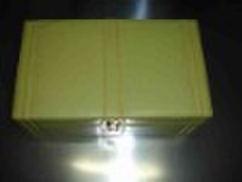 gelbem Leder Box