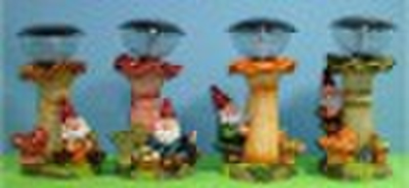 Polyresin garden gnome with solar light