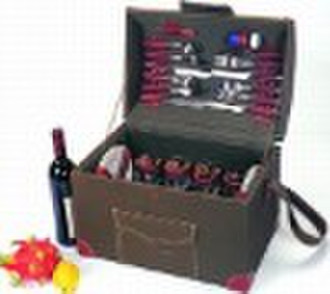 Wood picnic case with full set of dinnerware at go