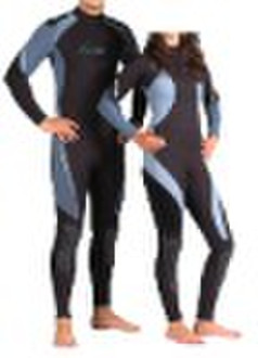 湿式潜水服潜潜水服里、潜水呼吸器具的潜水服