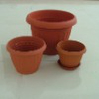 Plastic Flower Pots & Planters