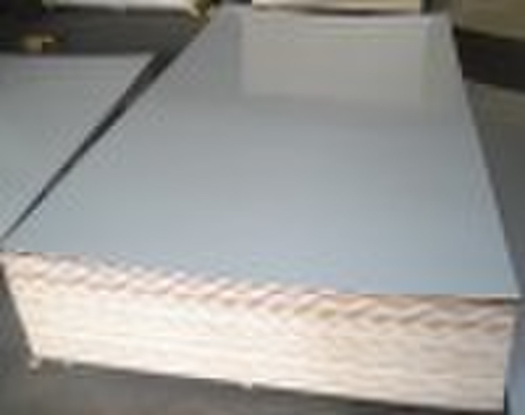 Glossy and matt polyester plywood