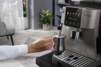 De'Longhi Magnifica Start Kaffeevollautomat 15 Bar, Titanium-Schwarz (ECAM220.50.TB)