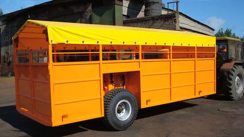 Semi-trailer for transportation of livestock (cattle)