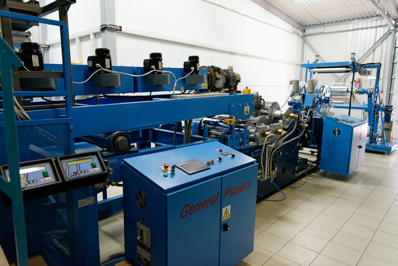Extruder for the production of rigid plastic films