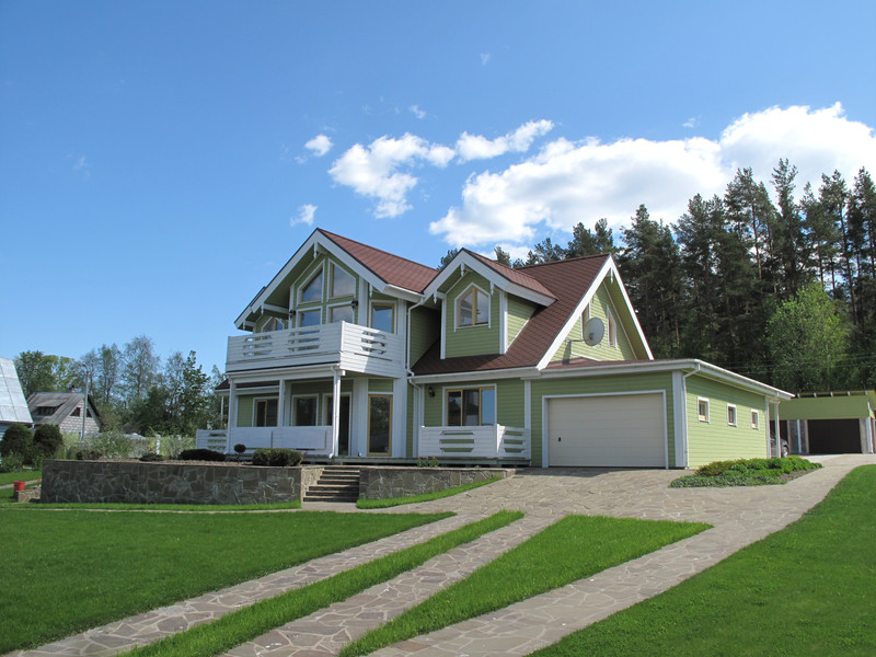 Real estate in Priozersk for the exclusive hotel or the private residence on the bank of the lake