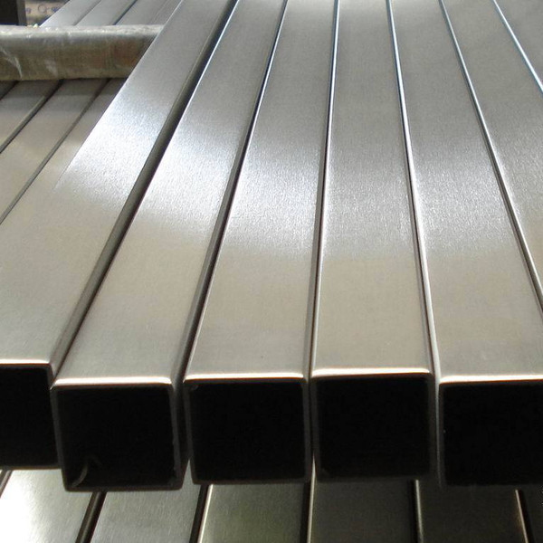 The pipe sections are stainless steel to DIN 2395