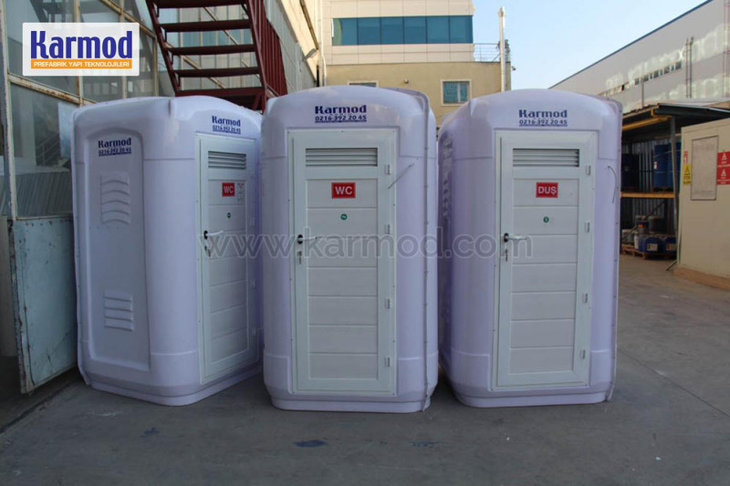 Modular toilets and showers mobile