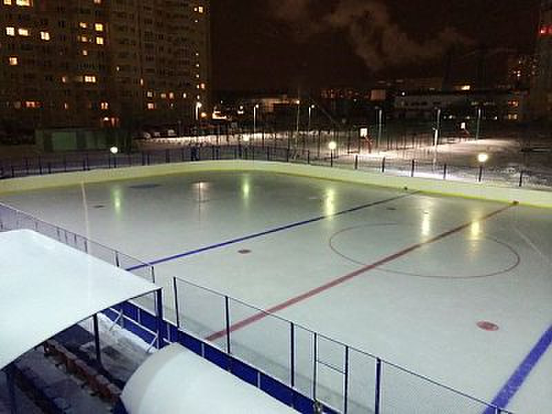 Eishockey-Box aus GFK, Sperrholz -, HDPE – schnell, effizient, Billig