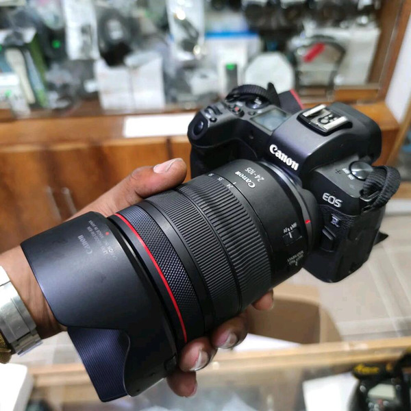 Canon EOS R6 Mark II Mirrorless Camera with 24-105mm f/4 Lens, • 24.2MP Full-Frame CMOS
