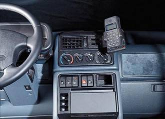 Arat 1048 Schwarz Halterung